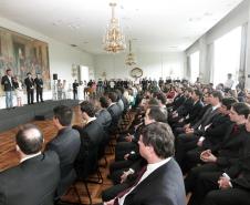 O governador Beto Richa assinou nesta quarta-feira (15/01), no Palácio Iguaçu, em Curitiba, o termo de posse de 38 novos auditores fiscais nível A, que ingressam no quadro funcional do Estado após passarem em concurso público realizado no ano passado