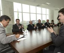 Governador Beto Richa assina protocolo de intenções com a empresa Gonçalves e Tortola, representada pelo senhor Robson Crozatti. Curitiba, 04/12/2014.