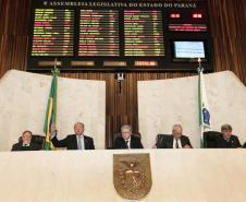 Nos oito primeiros meses de 2013, o Paraná totalizou R$ 15,7 bilhões em receita própria, o que representou aumento de 12,93% sobre os R$ 13,9 bilhões arrecadados em igual período do ano passado. Os números constam do balanço do 2º quadrimestre das contas do Estado, que o secretário estadual da Fazenda, Luiz Carlos Hauly, apresentou em audiência pública realizada na Assembleia Legislativa do Paraná, na tarde desta segunda-feira (30/9).
