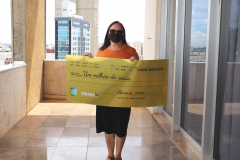 Presentão: moradora de Curitiba recebe R$ 1 milhão do Nota Paraná no dia de seu aniversário